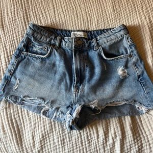 ZARA. Size 6. Shorts.